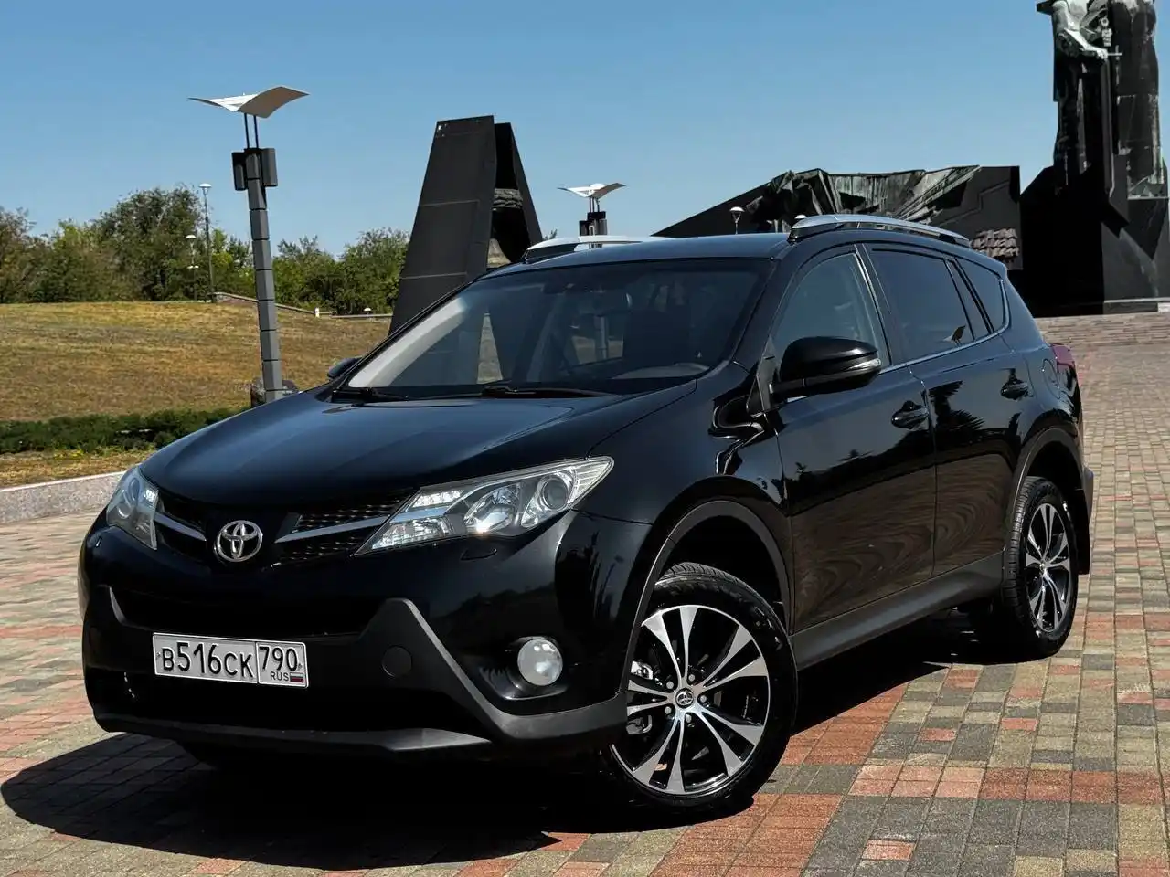 Продажа Toyota RAV4 2015 года