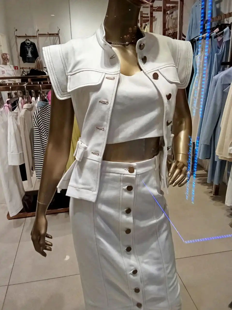 Цвет года 2026 Cloud Dancer от Pantone - Барахолка в Псковская область