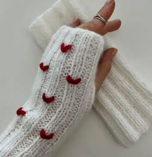 Цвет года 2026 Cloud Dancer от Pantone - Барахолка в Псковская область