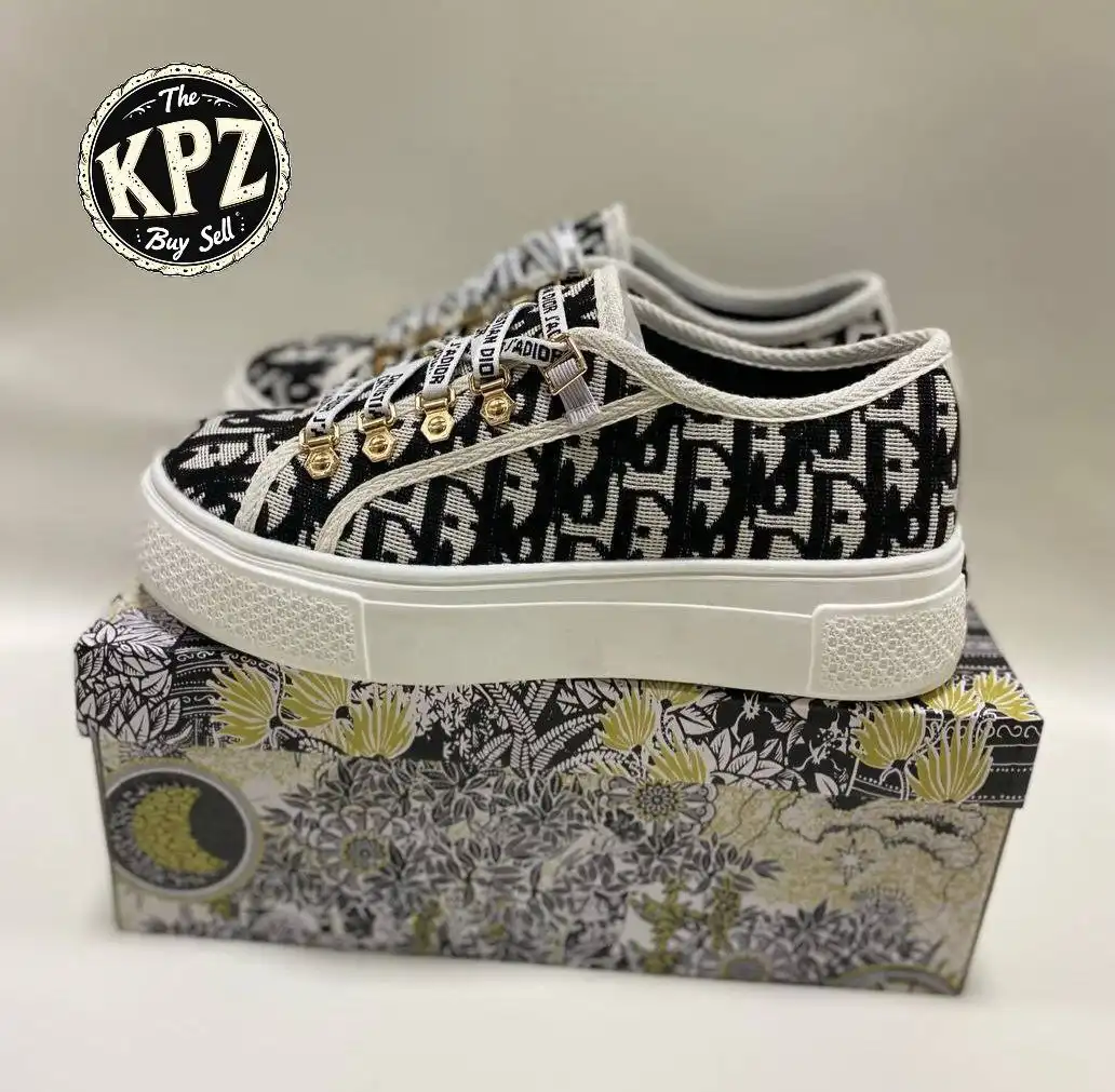 Продажа брендовой обуви - Обувь (Одежда) в Псковская область