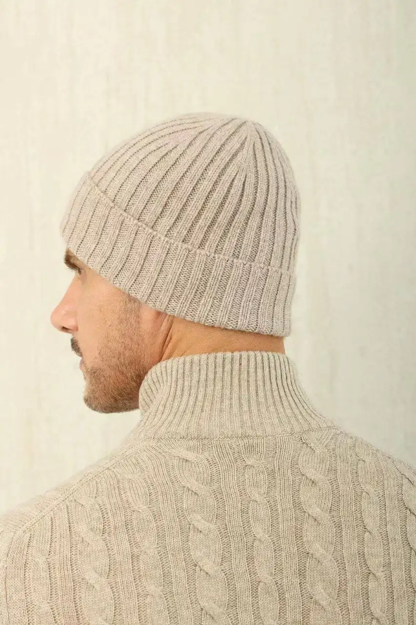 Сравнение стоимости шапок и пледа - Головные уборы (Одежда) в Псковская область