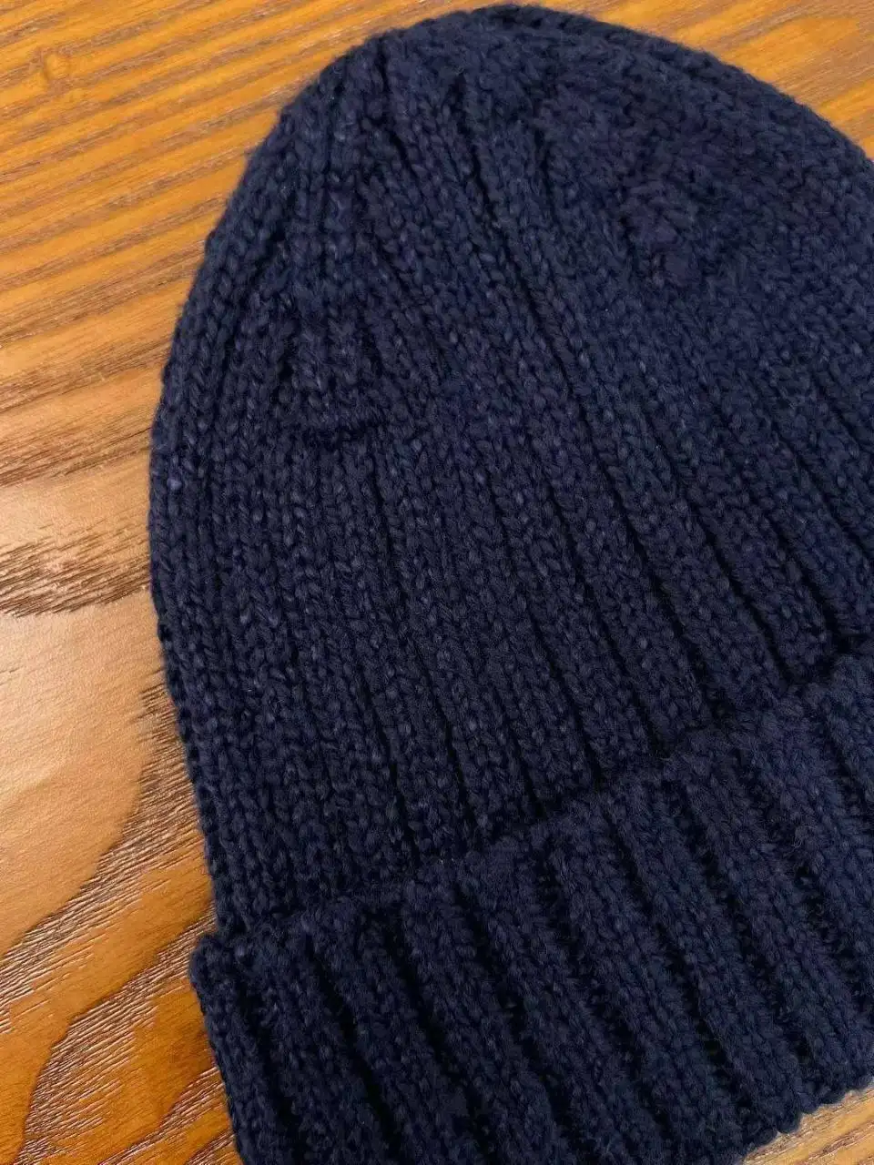 Сравнение стоимости шапок и пледа - Головные уборы (Одежда) в Псковская область