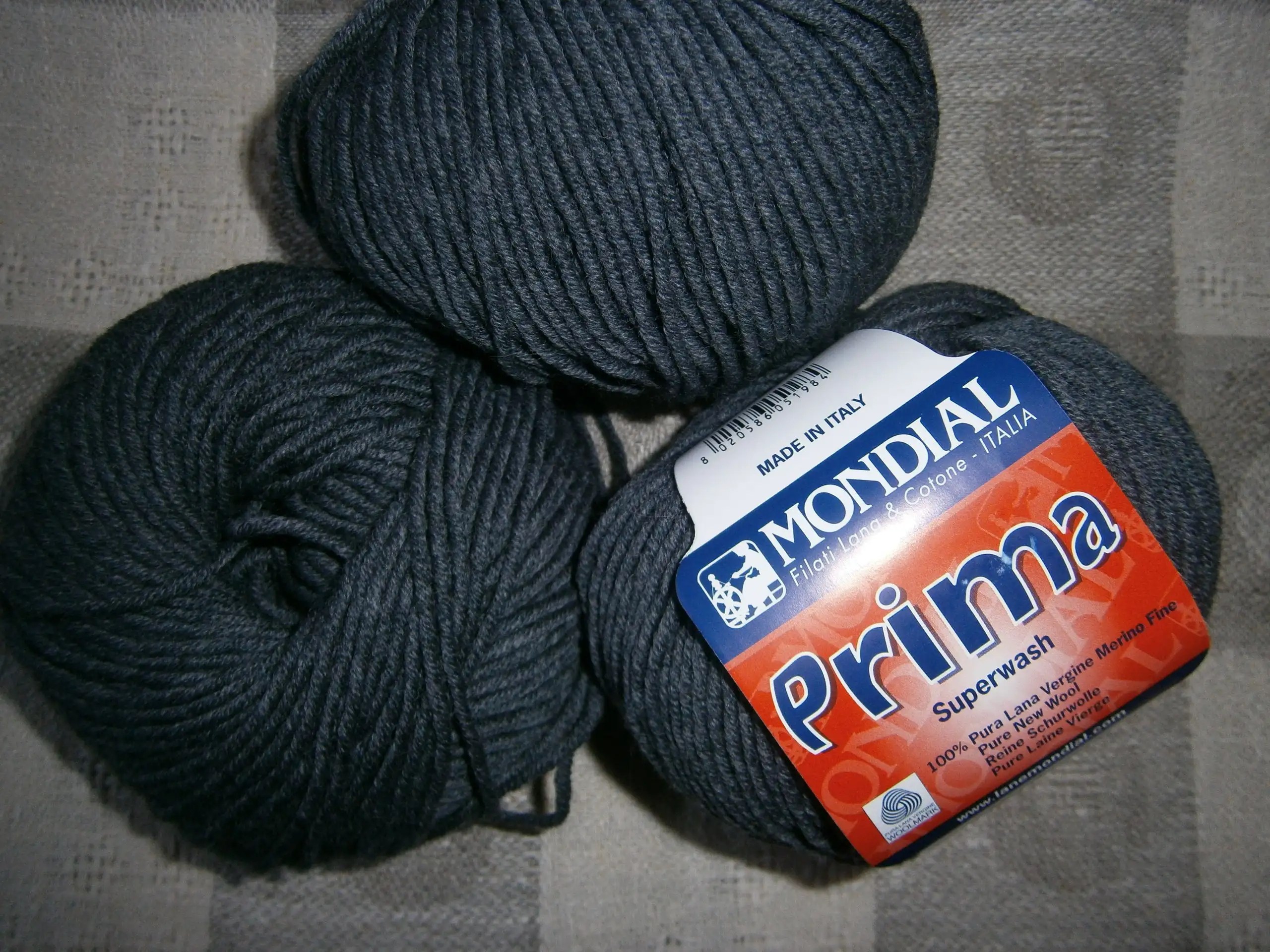 Продажа пряжи Меринос Prima для вязания пальто - Пряжа и вязание (Хобби и отдых) в Псковская область