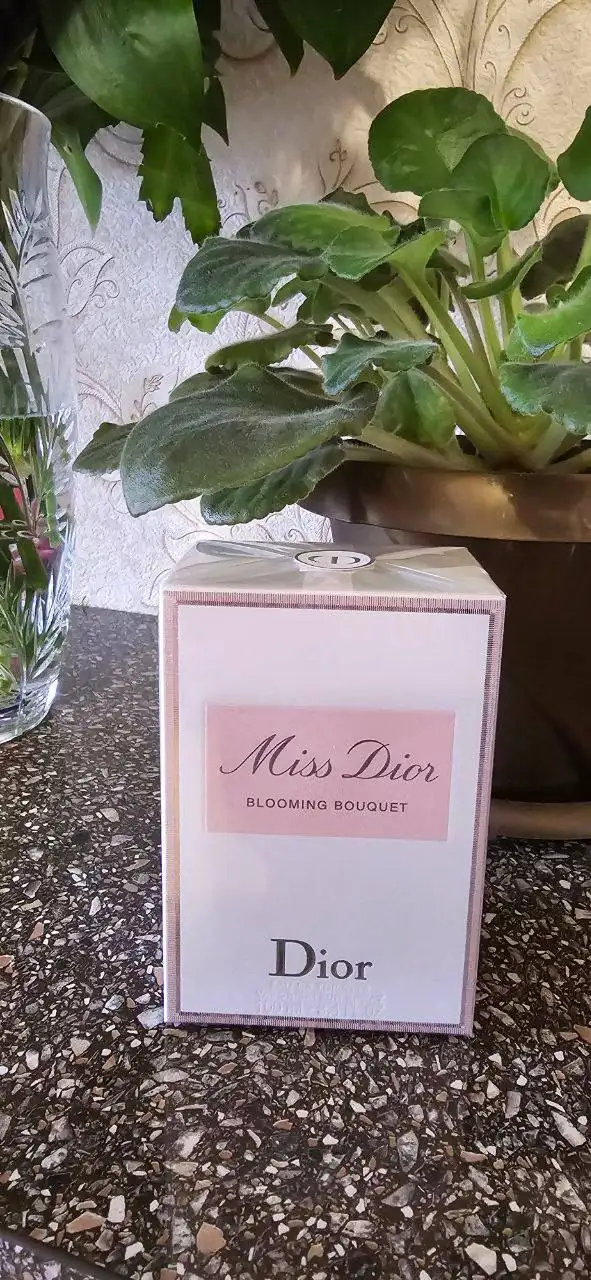 Парфюм в наличии и под заказ - Парфюмерия (Красота и здоровье) в Неизвестно