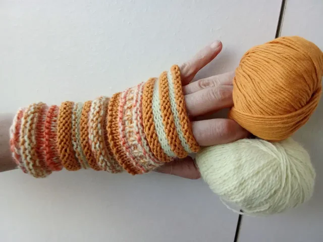 Вязаные митенки из хлопка и альпаки - Товары для детей в Псковская область