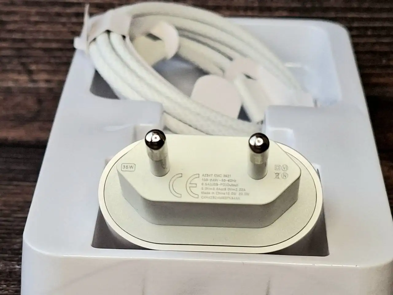 Новое запечатанное зарядное устройство для Айфона/Айпада с кабелем USB-C to USB-C - Зарядные устройства и аксессуары (Электроника) в Москва