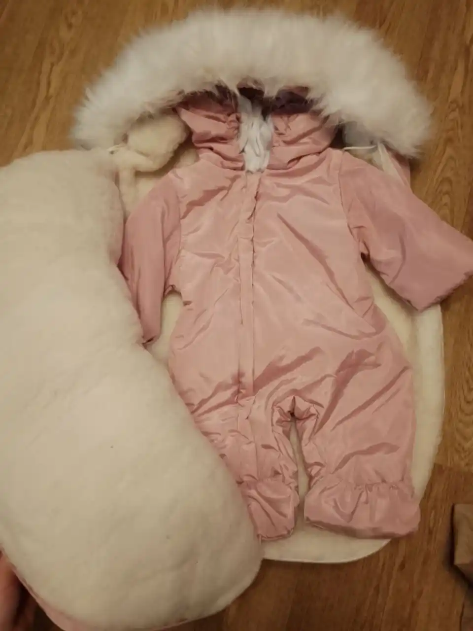 Продам зимний конверт на выписку для девочки