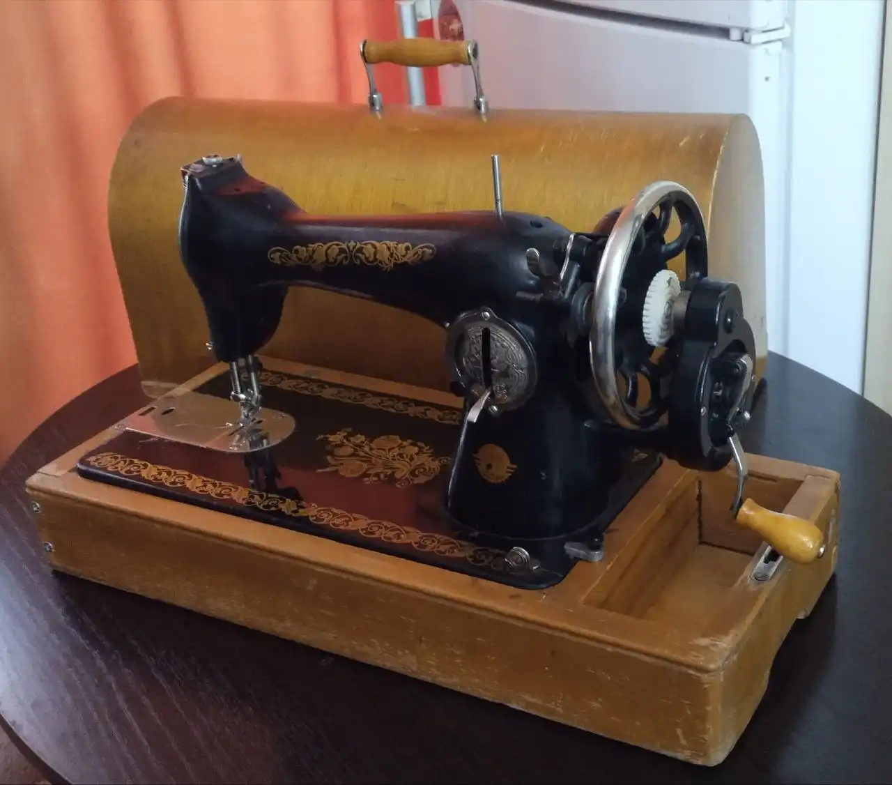 Продам рабочую швейную машинку