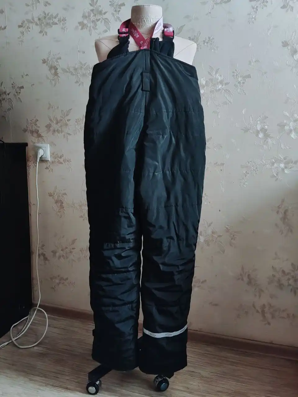 Продажа зимних курток и полукомбинезона