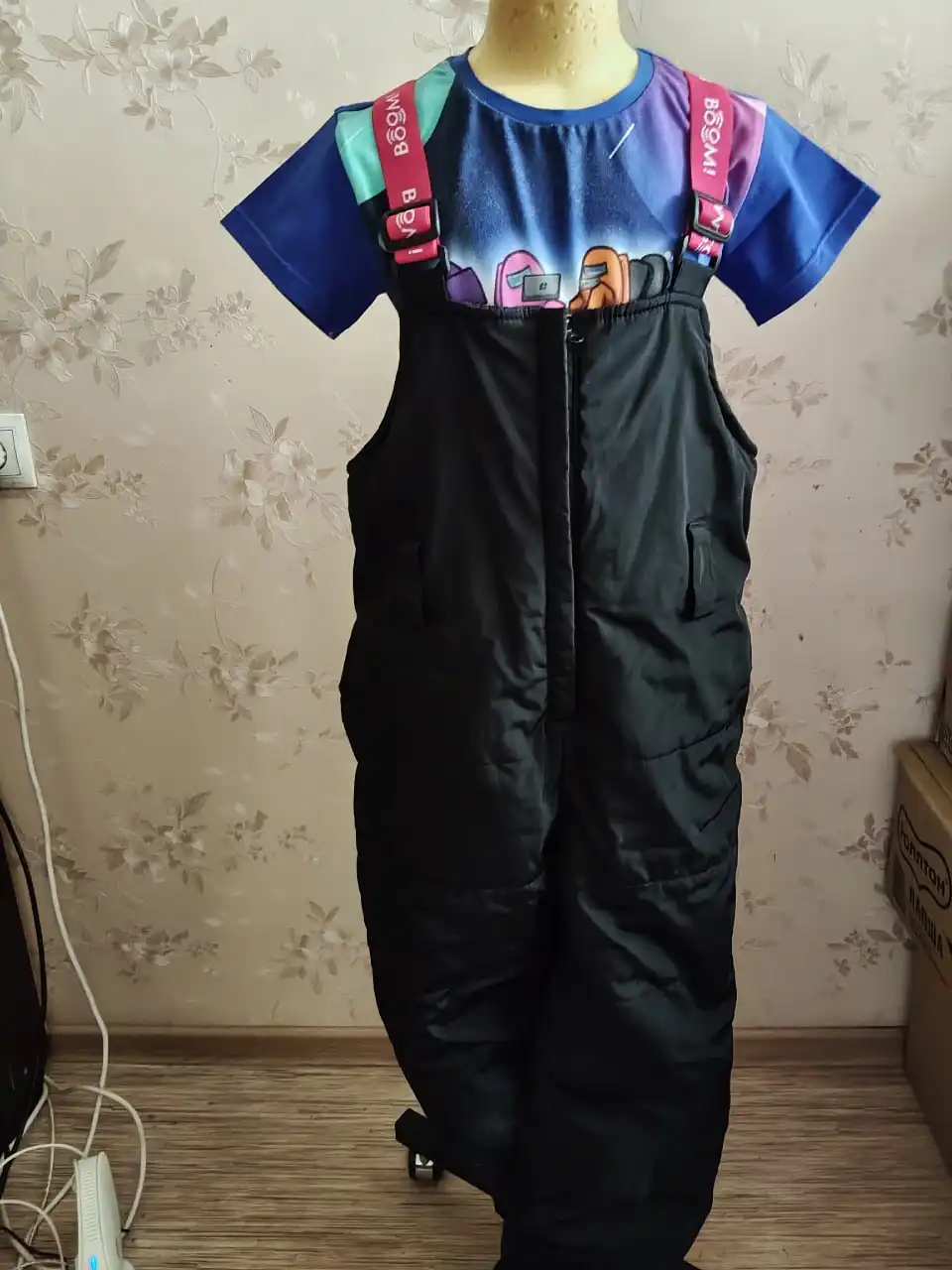 Продажа б/у одежды и школьного рюкзака в Тюмени