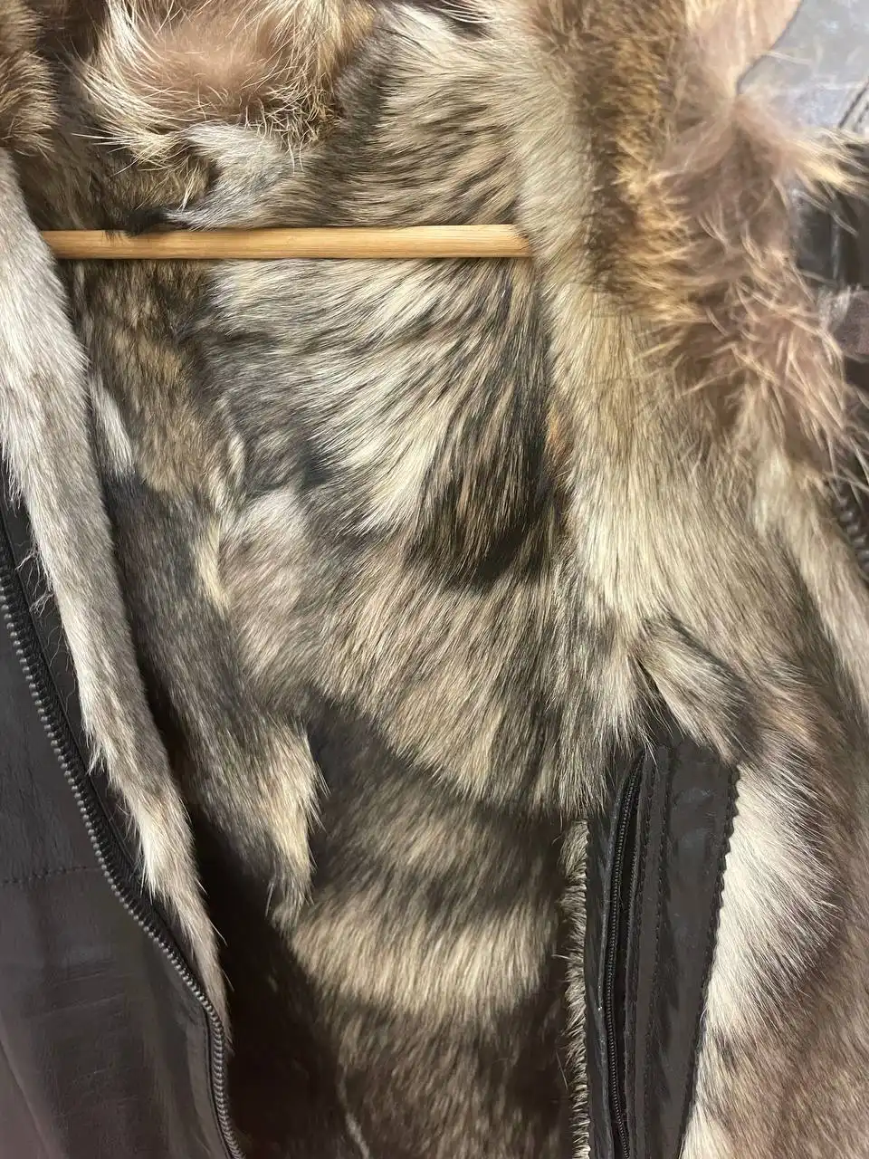 Мужская кожаная куртка Ballynas STYLE OF ITALY с мехом волка - Верхняя одежда (Одежда) в Тюмень