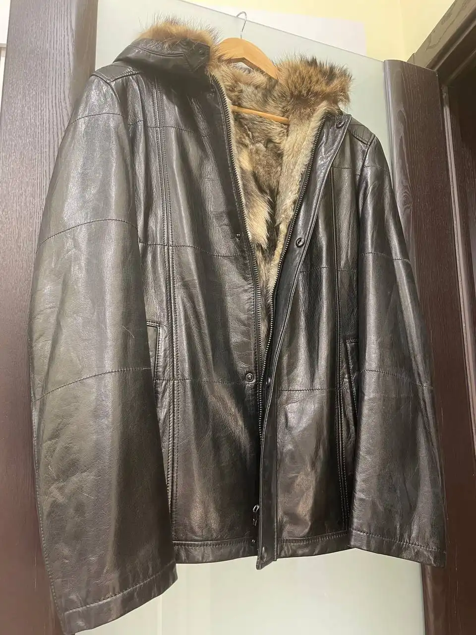 Мужская кожаная куртка Ballynas STYLE OF ITALY с мехом волка - Верхняя одежда (Одежда) в Тюмень