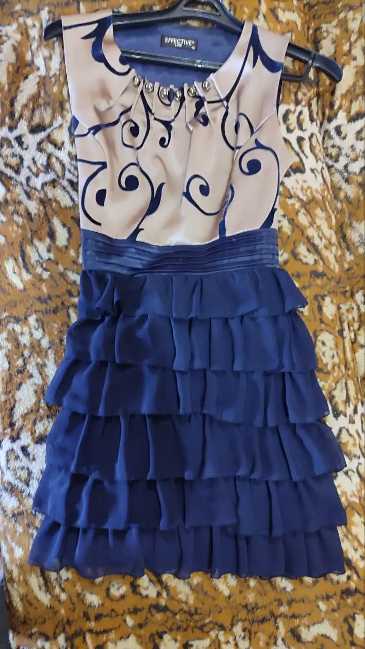 Женская одежда: куртка, плащ, платье