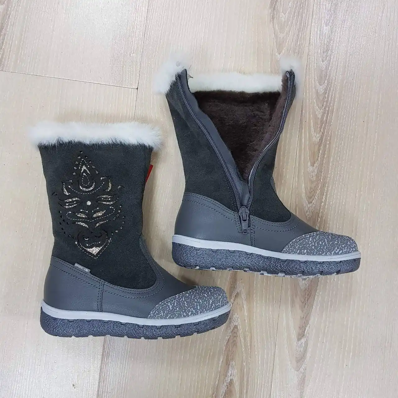 Зимняя обувь нат мех и кожа размер 27