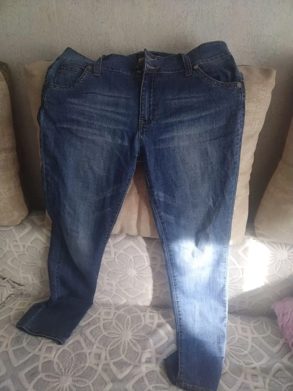 Продажа женских джинсов