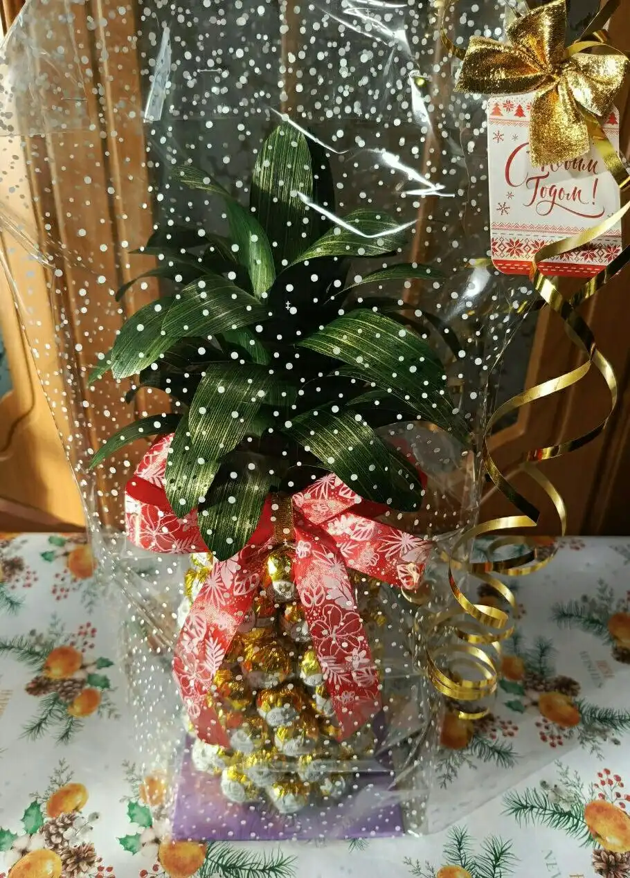 Подарочный ананас из конфет Золотая Лилия