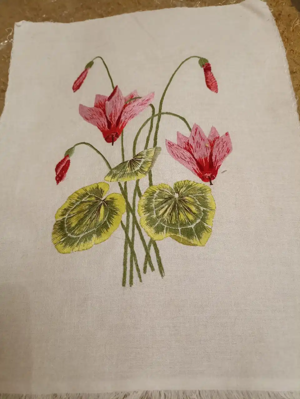 Вышивка гладью и крестом разных размеров