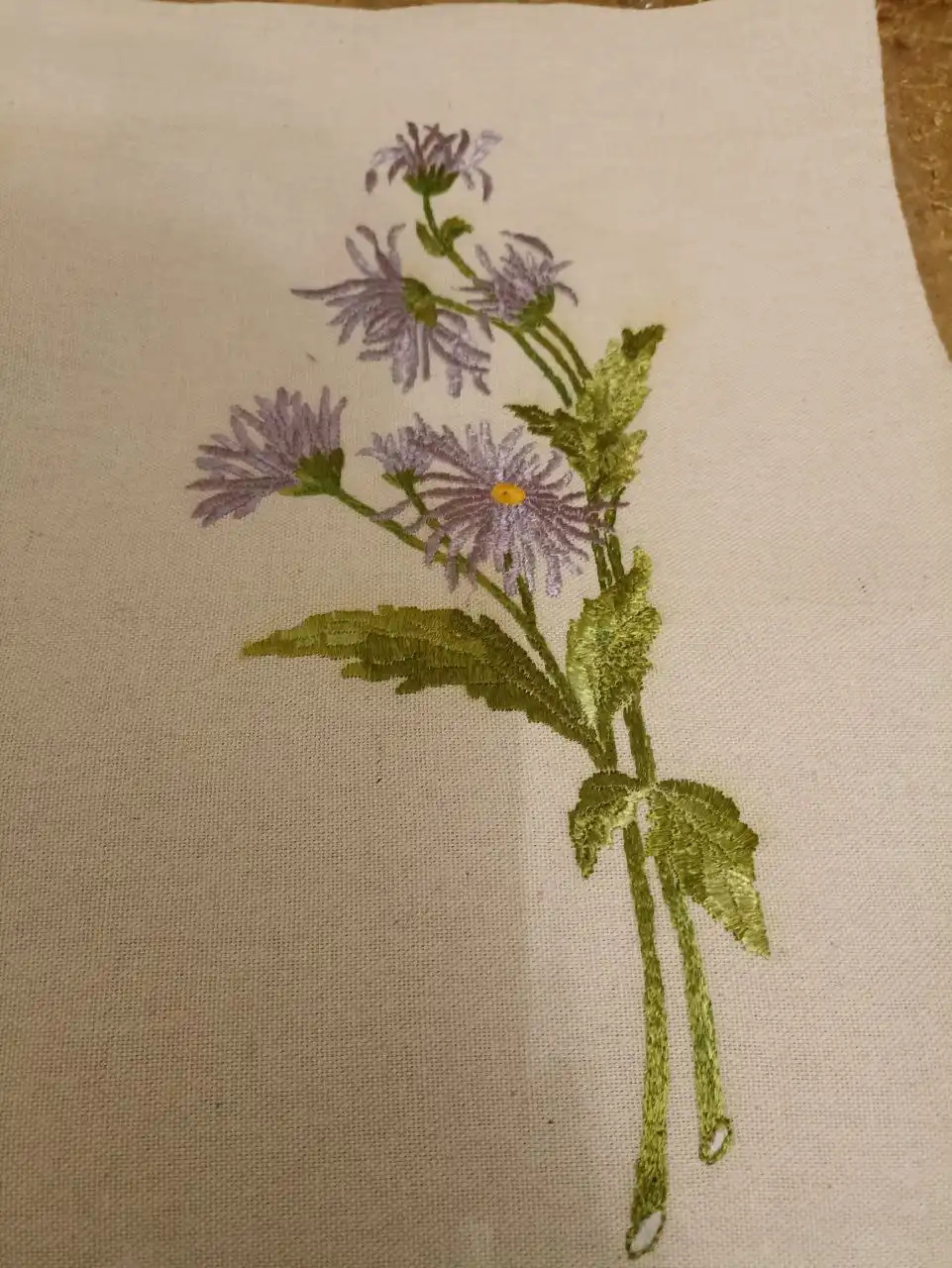 Вышивка гладью и крестом разных размеров