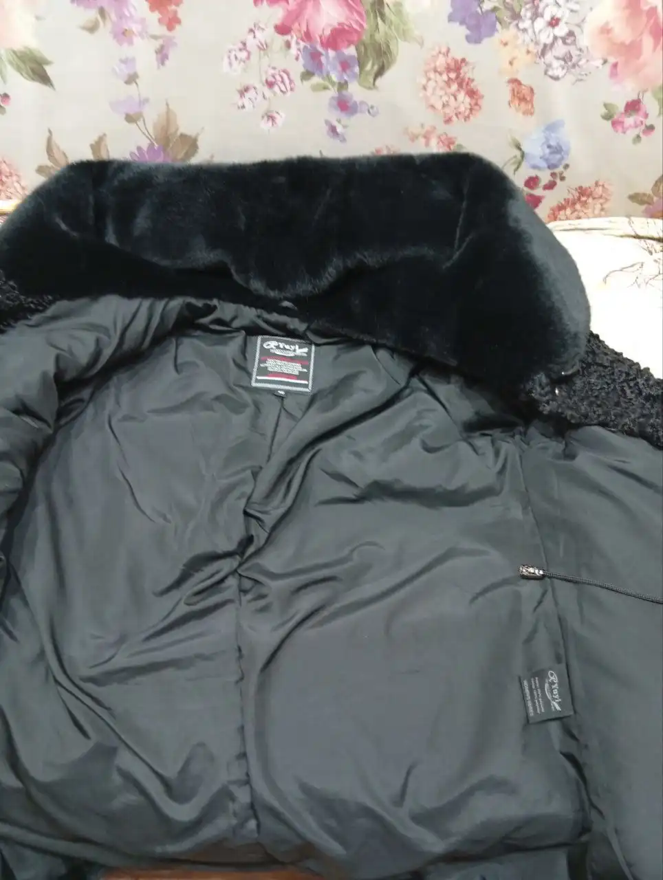 Продам короткую шубку размер 48 - Шубы (Одежда) в Ангарск