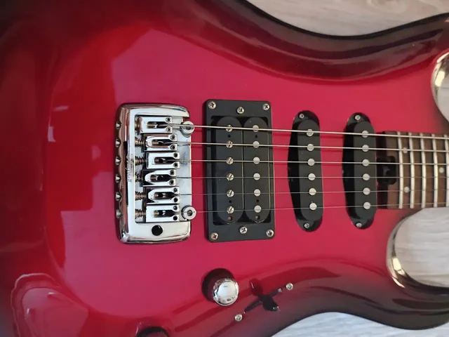 Продам электрогитару AriaPro II Mac-series Metallic red shade - Наборы для творчества в Ангарск