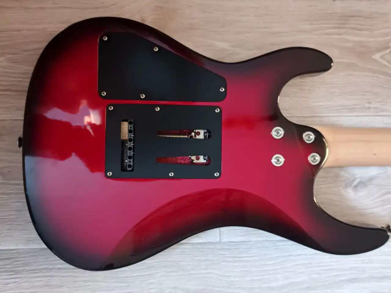 Продам электрогитару AriaPro II Mac-series Metallic red shade - Музыкальные инструменты (Хобби и отдых) в Ангарск