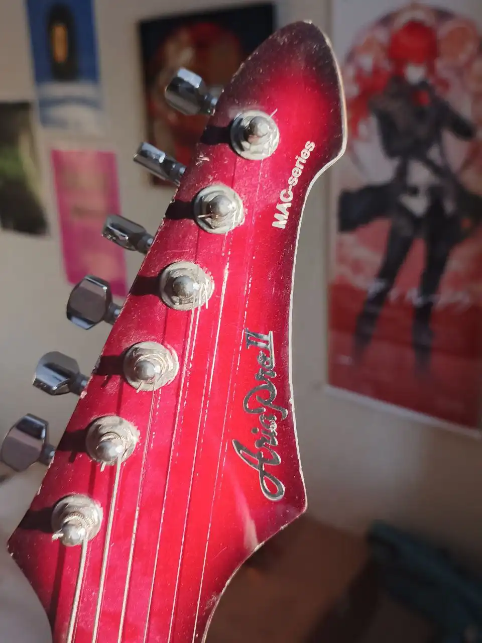 Продам электрогитару AriaPro II Mac-series Metallic red shade - Музыкальные инструменты (Хобби и отдых) в Ангарск