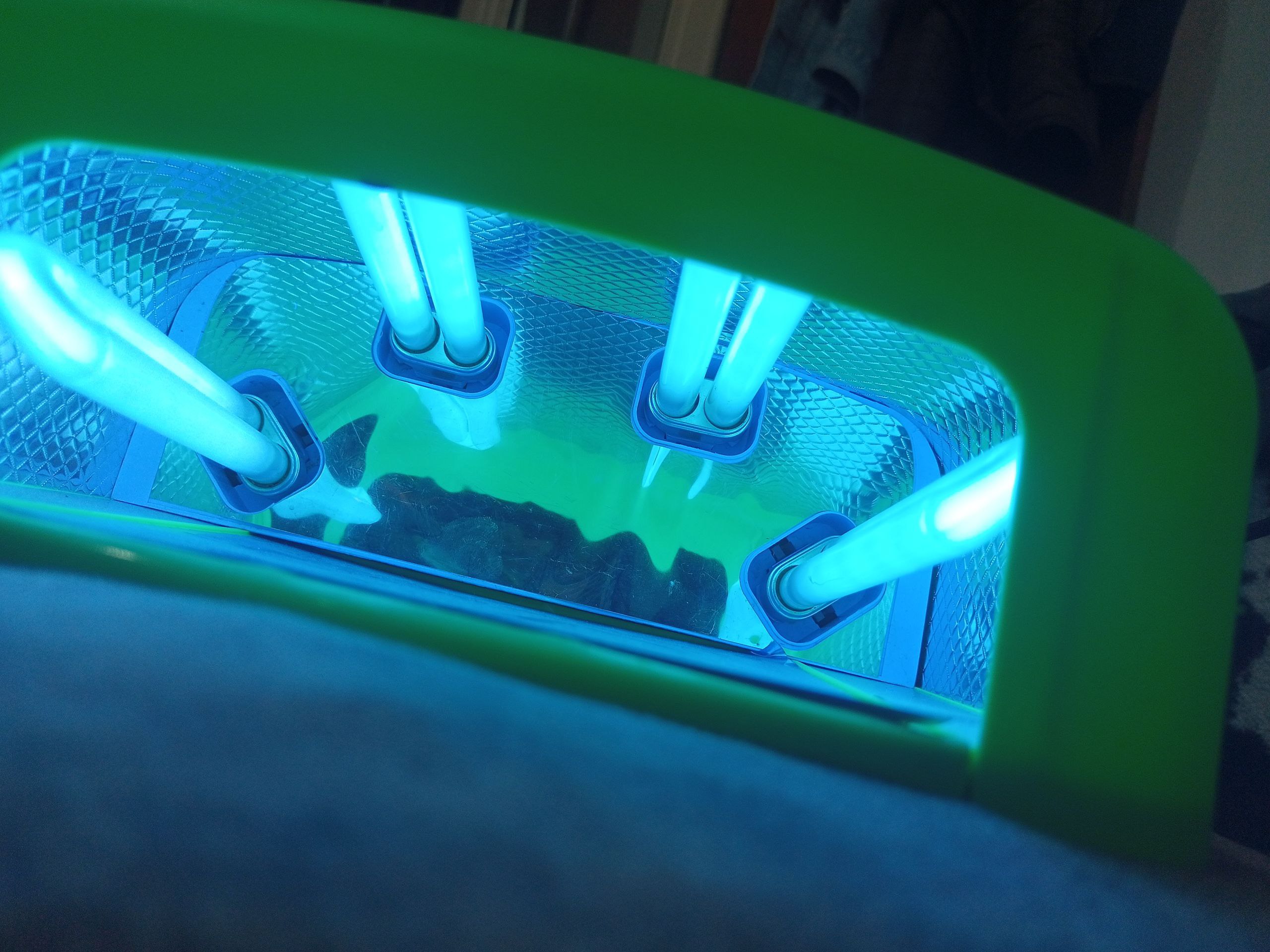 Уф лампа для сушки ногтей