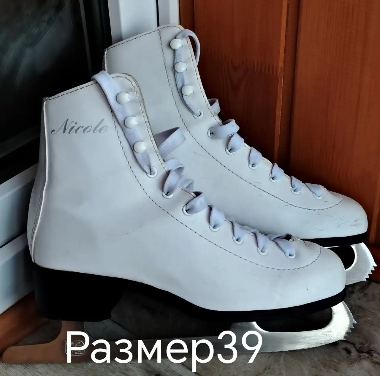 Продам коньки без утепления, размер 39