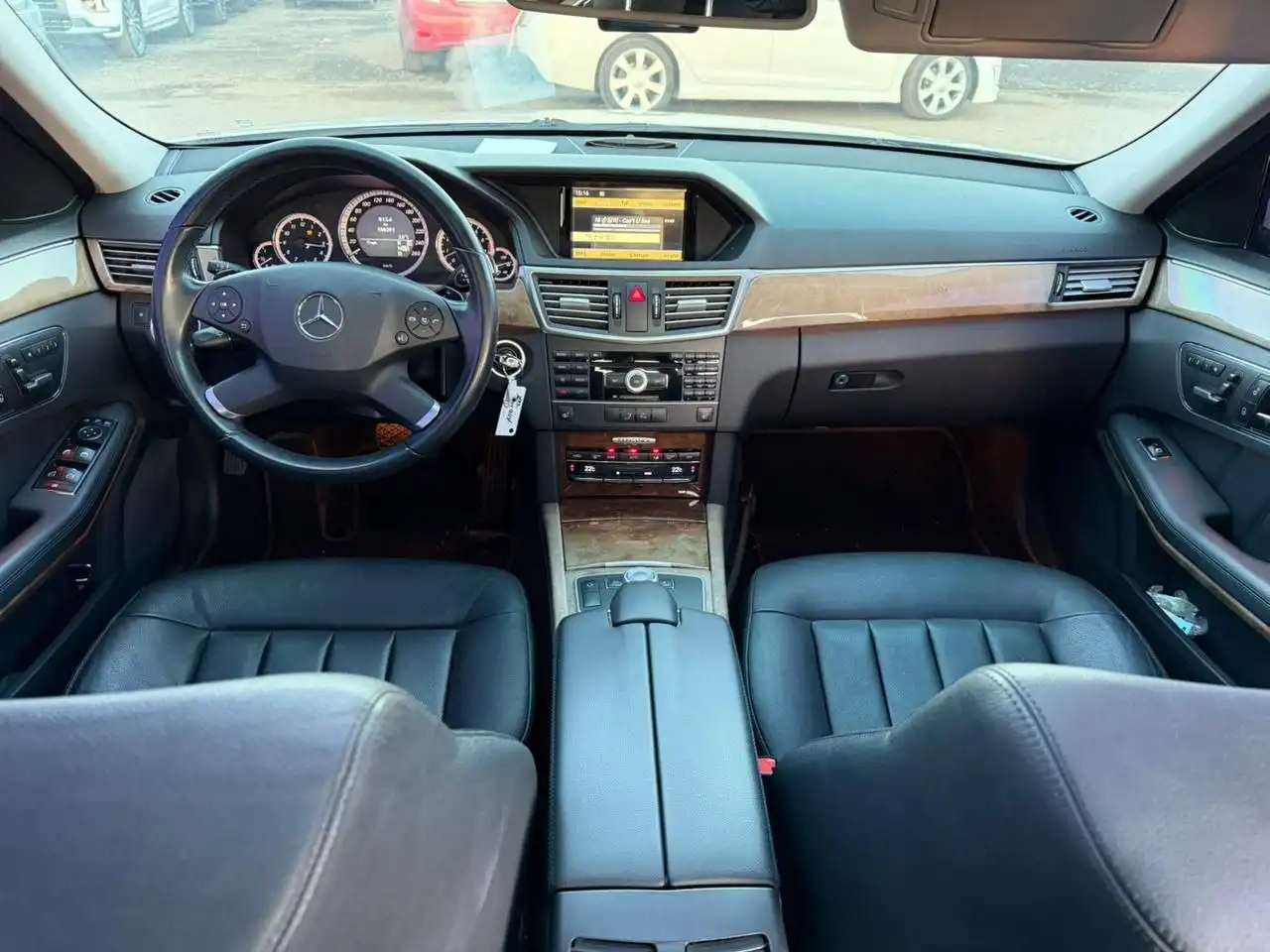 Мерседес E300 2011 года