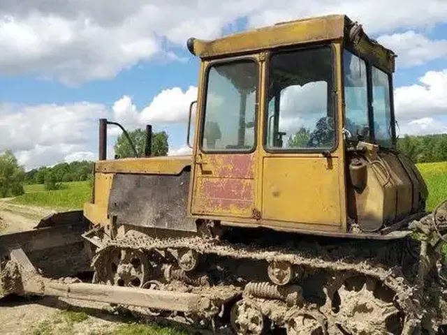 Продажа тракторов МТЗ Беларус 80 и гусеничного трактора - частное объявление в Абакан