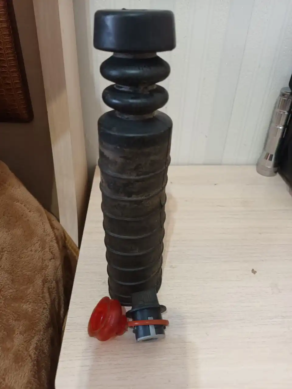 Продажа автозапчастей: пыльник стойки и патрон - Автозапчасти (Запчасти) в Абакан