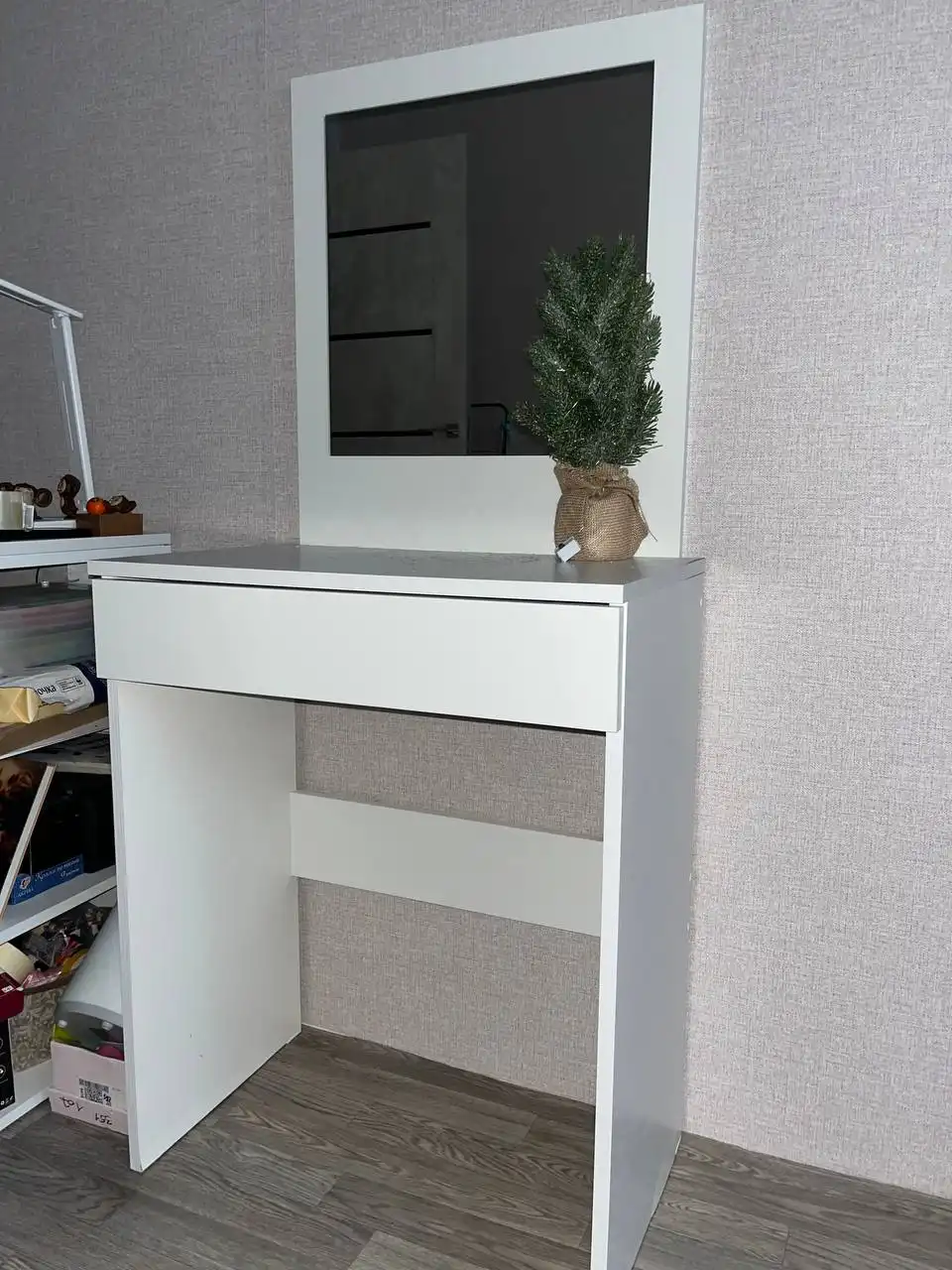 Туалетный столик с зеркалом и выдвижным ящиком - Для дома и дачи в Красноярск