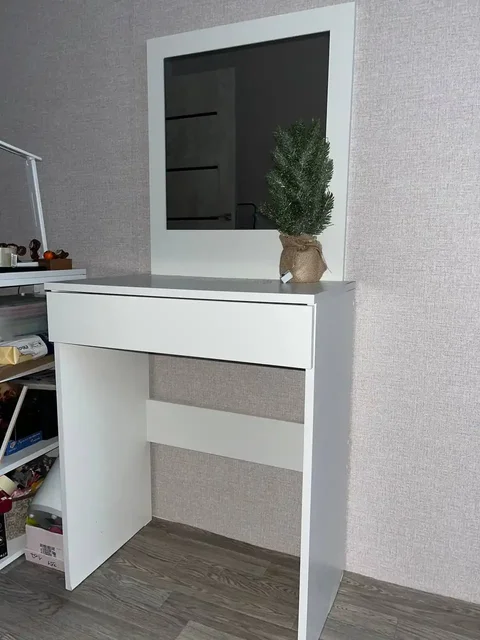 Туалетный столик с зеркалом и выдвижным ящиком - Бытовая техника в Красноярск