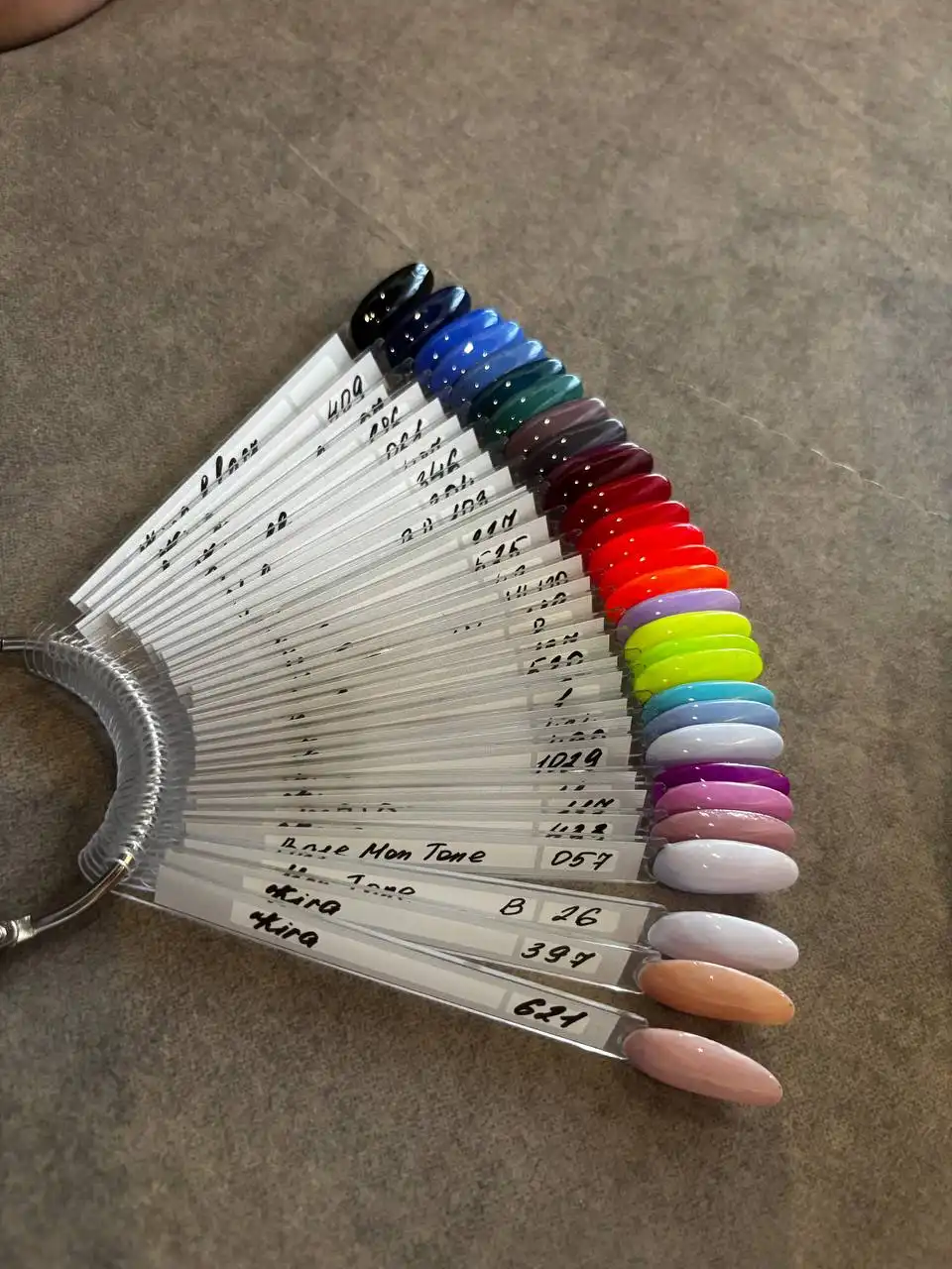 Продажа гель-лаков с дополнениями - Маникюр (Красота и здоровье) в Красноярск