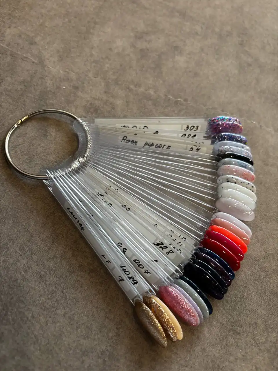 Продажа гель-лаков с дополнениями - Маникюр (Красота и здоровье) в Красноярск