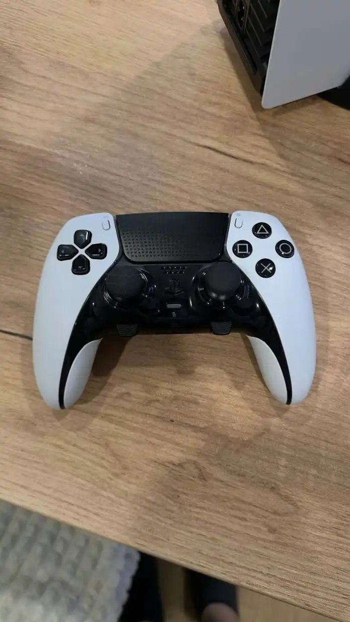 Продам геймпад DualSense для PS5 (оригинал, б/у) - Игровые контроллеры (Электроника) в Красноярск