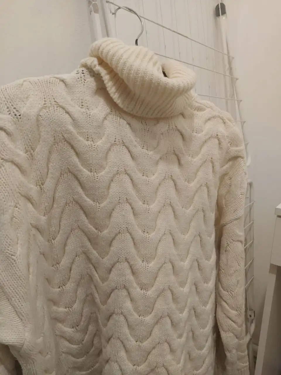 Свитер оверсайз кремовый - Свитеры (Одежда) в Красноярск