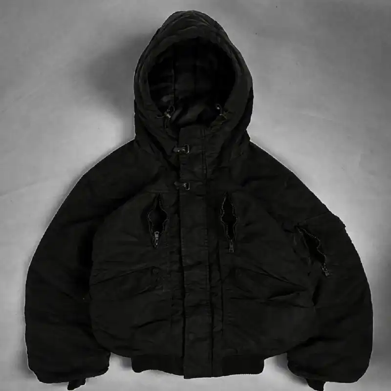 Теплая куртка черного цвета размер L - Верхняя одежда (Одежда) в Красноярск