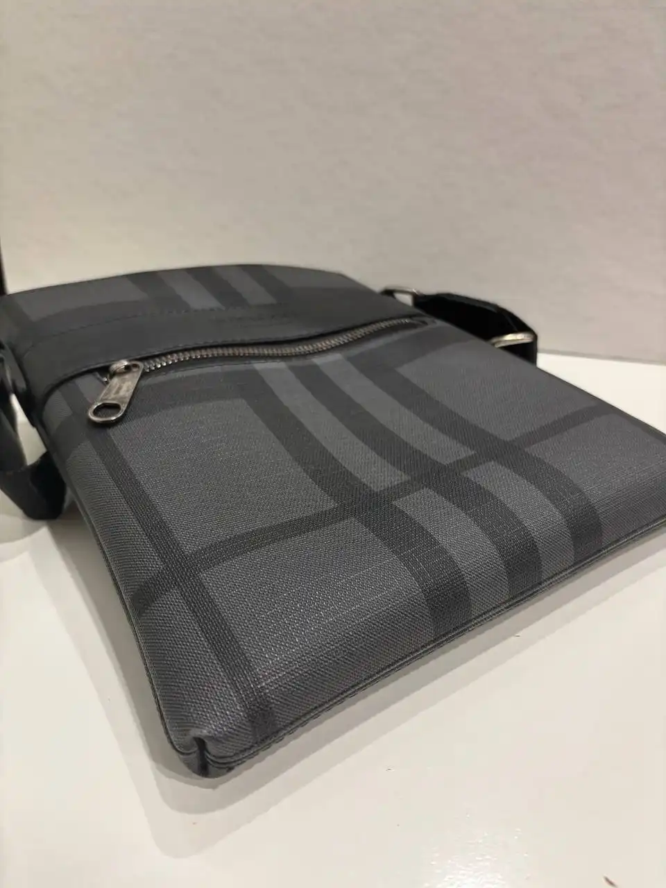 Барсетка BURBERRY в отличном состоянии - Аксессуары (Барахолка) в Красноярск