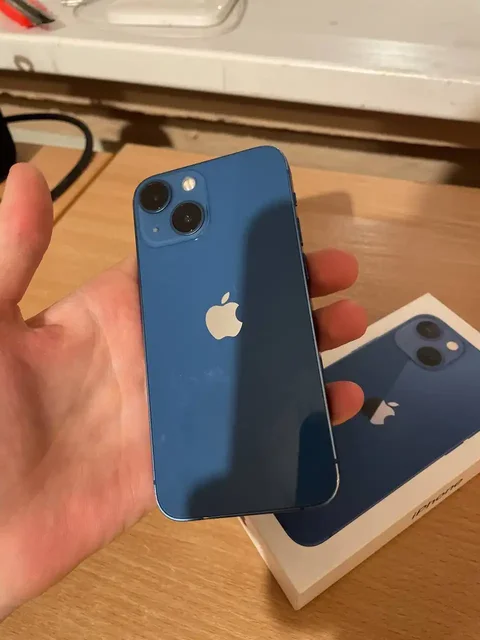 iPhone 13 128GB с коцками, батарея 75% - Электроника в Красноярск