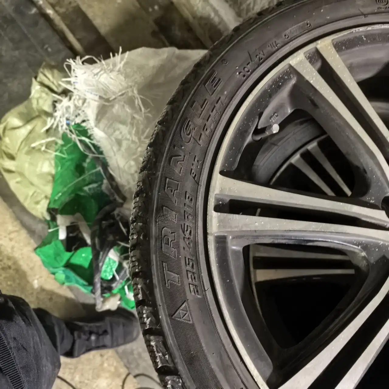 Диски R18 5x100 с резиной Triangle Snowlink для Subaru Forester - Диски и шины (Запчасти) в Красноярск