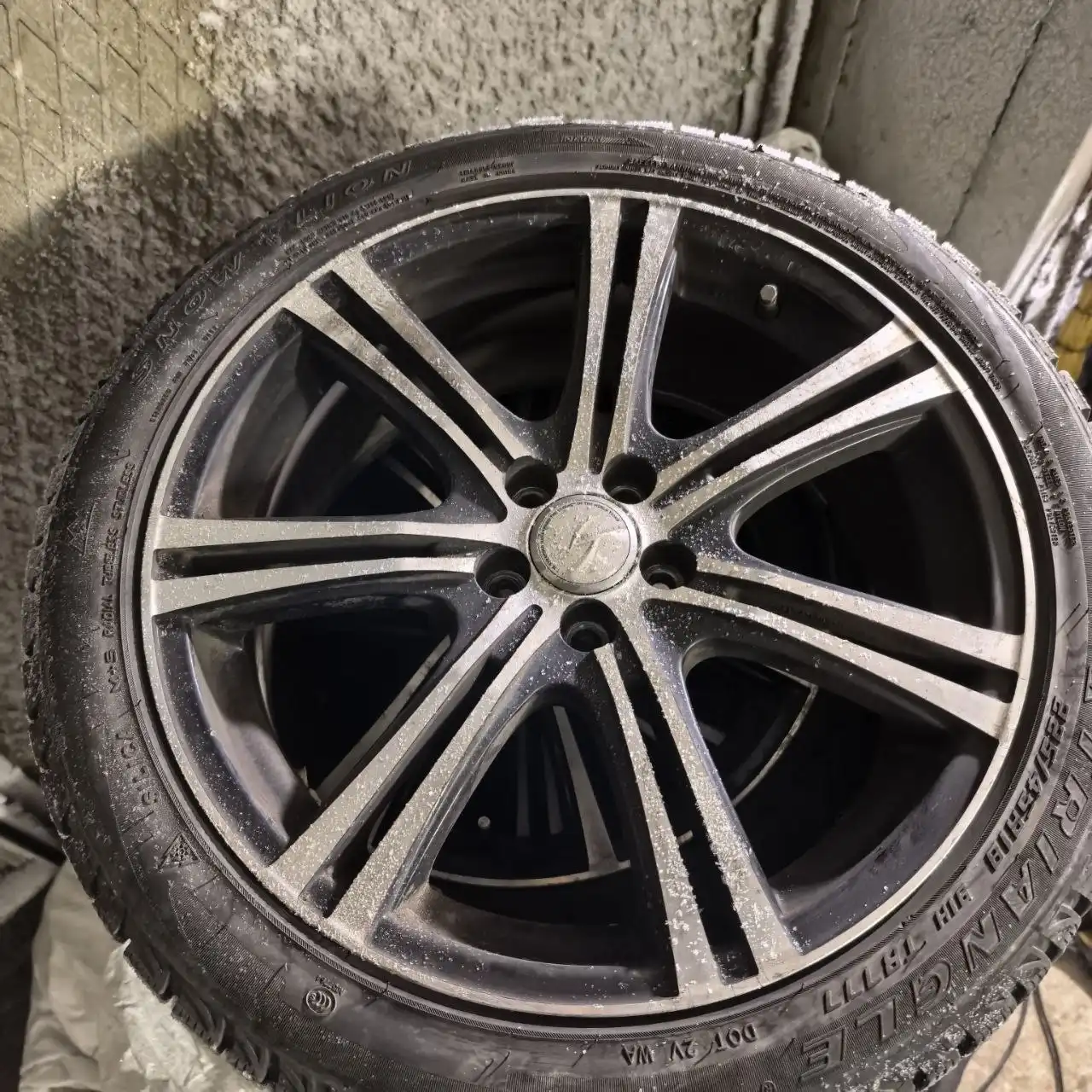 Диски R18 5x100 с резиной Triangle Snowlink для Subaru Forester - Диски и шины (Запчасти) в Красноярск