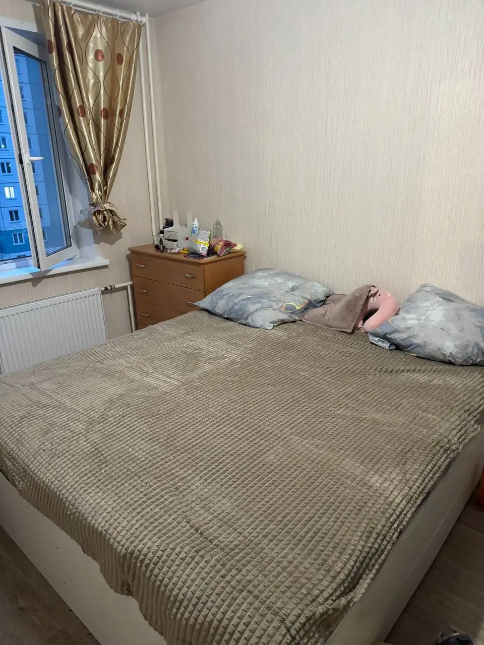 Продажа геймпада PlayStation, кровати и стеллажа в Красноярске - Барахолка в Красноярск