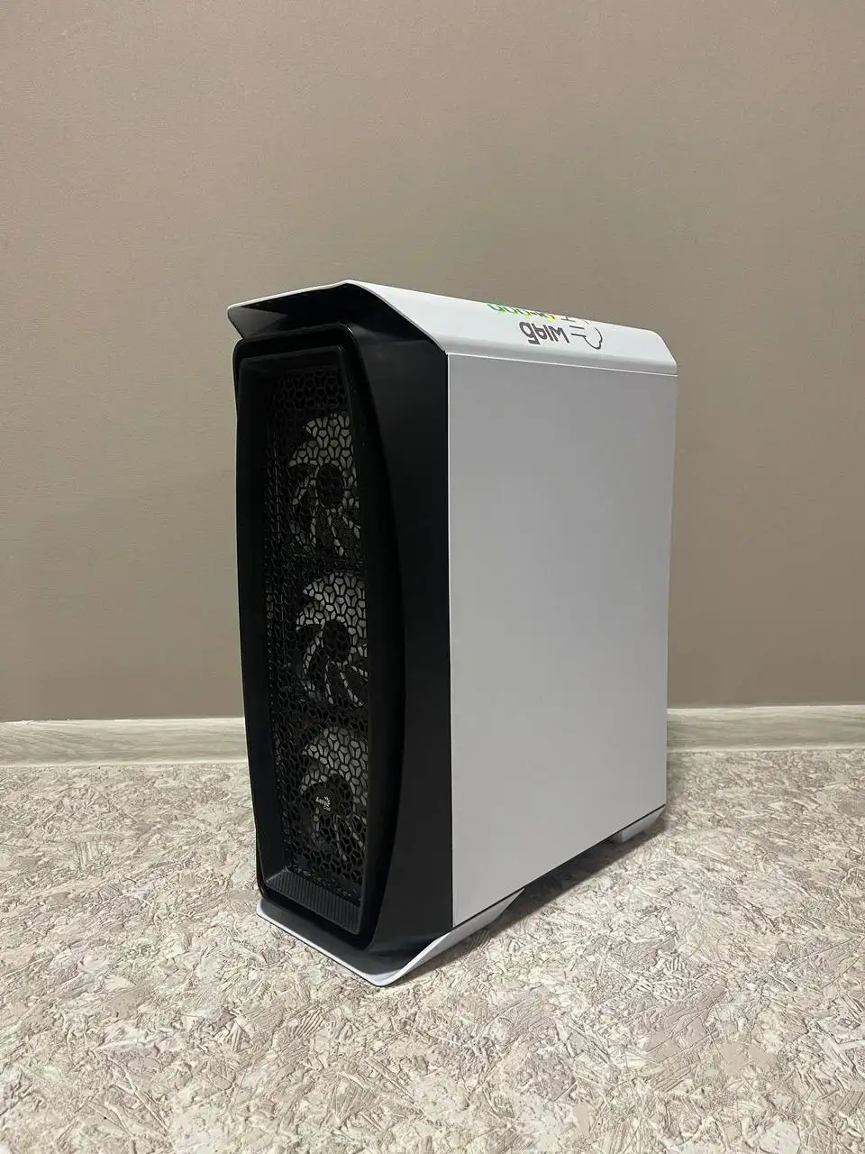 Корпус для ПК Midtower Aerocool Aero One Frost White - Компьютерные комплектующие (Электроника) в Красноярск