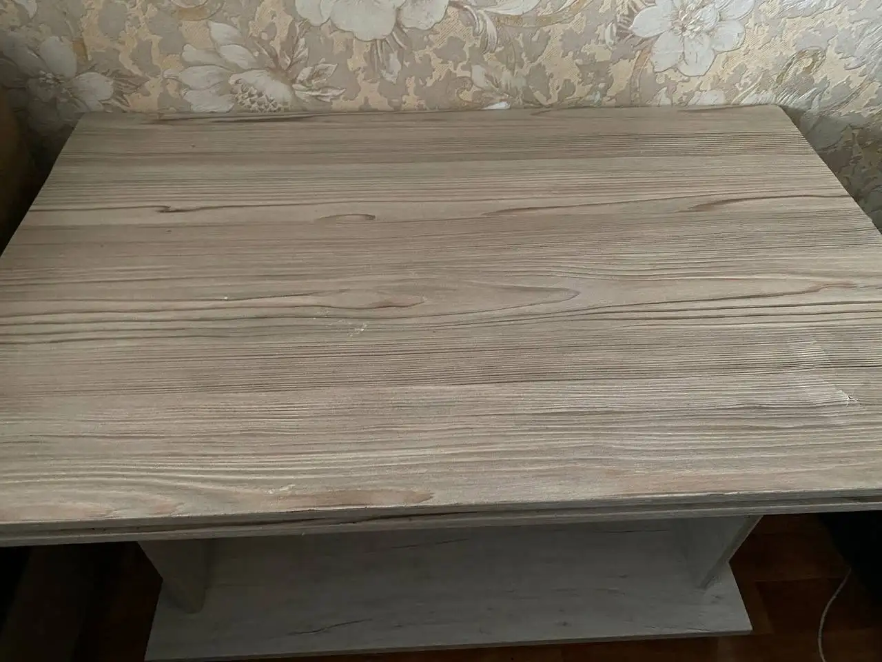 Продажа двух столов в Красноярске - Мебель (Для дома и дачи) в Красноярск