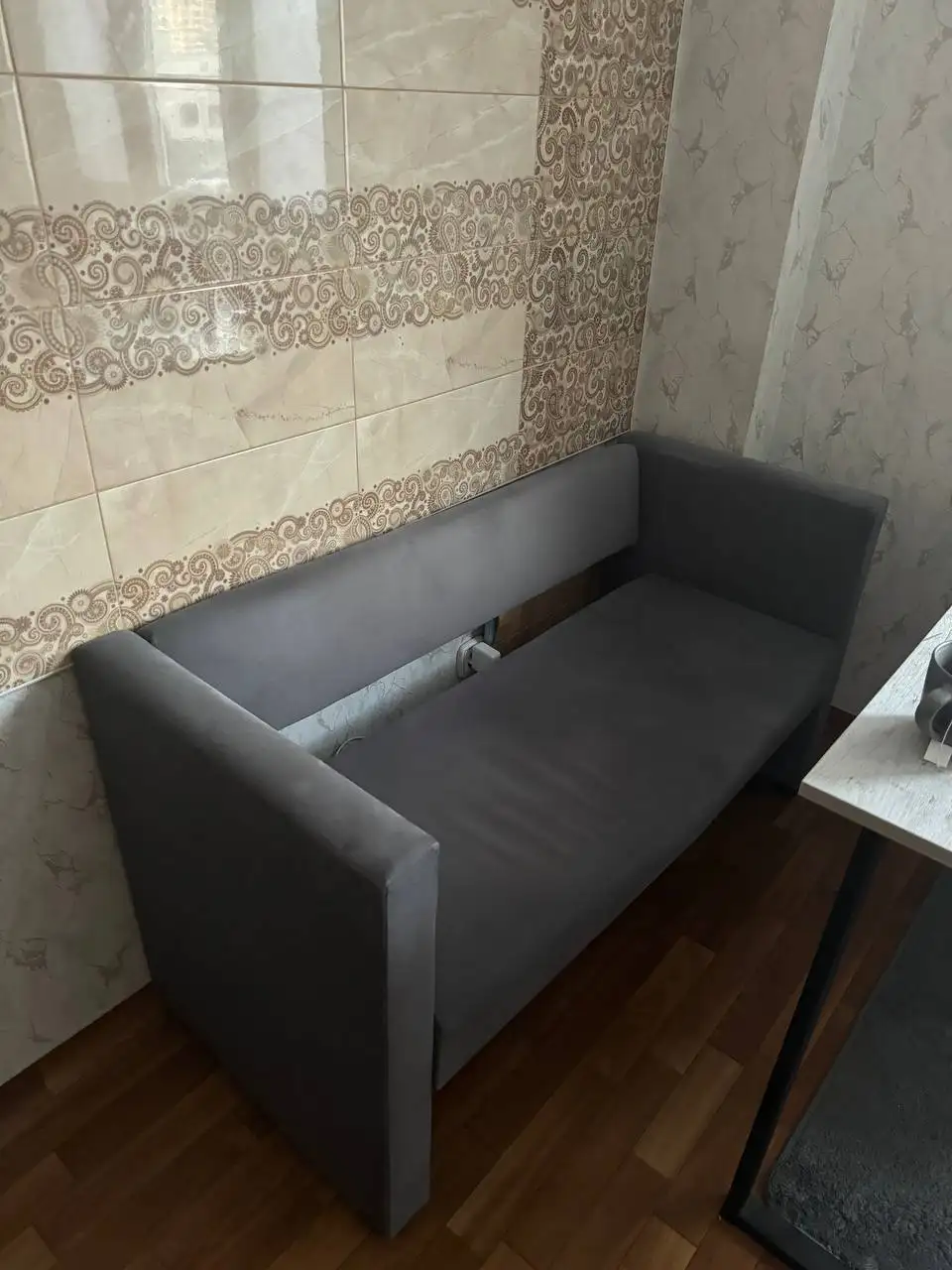 Диван с проваливающимся сиденьем - Мебель (Для дома и дачи) в Красноярск