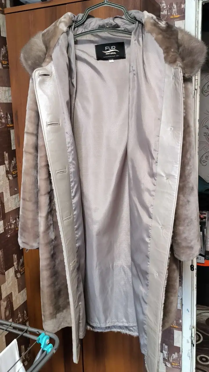 Шуба бренда Fur Natural из натурального меха мутона с норкой - Верхняя одежда (Одежда) в Красноярск