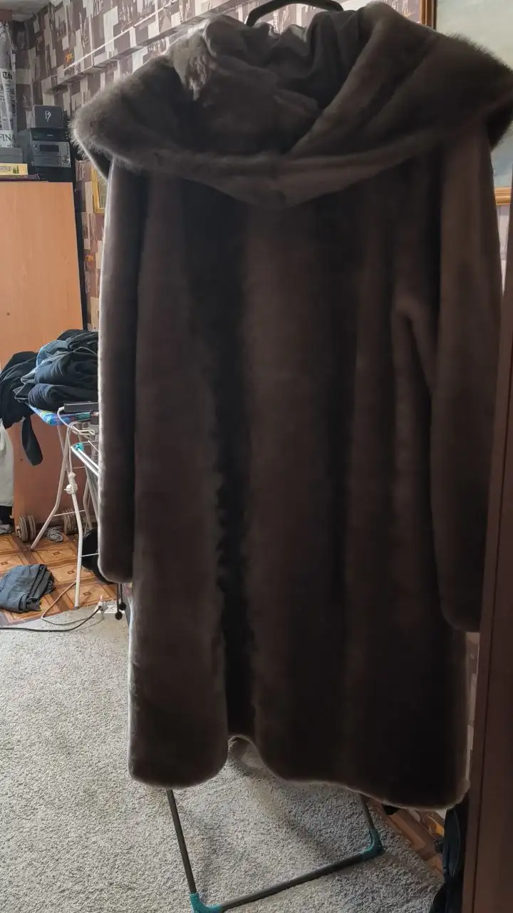 Шуба бренда Fur Natural из натурального меха мутона с норкой - Верхняя одежда (Одежда) в Красноярск