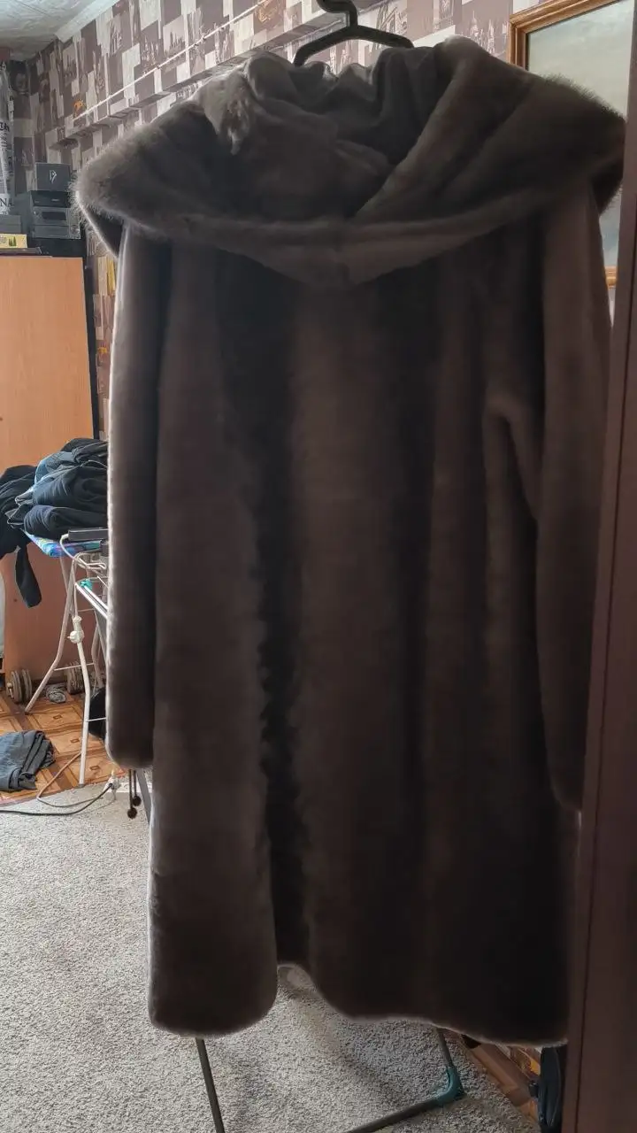 Шуба бренда Fur Natural из натурального меха мутона с норкой - Верхняя одежда (Одежда) в Красноярск
