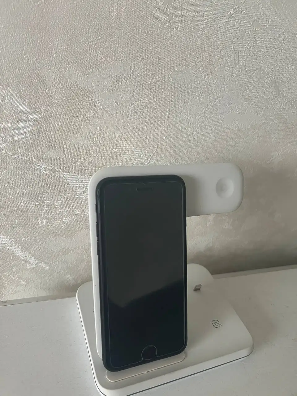 iPhone SE 2020 64GB Черный - Смартфоны (Электроника) в Красноярск